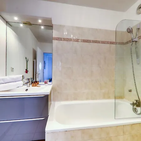 Au Carre Fleuri Apartmán *